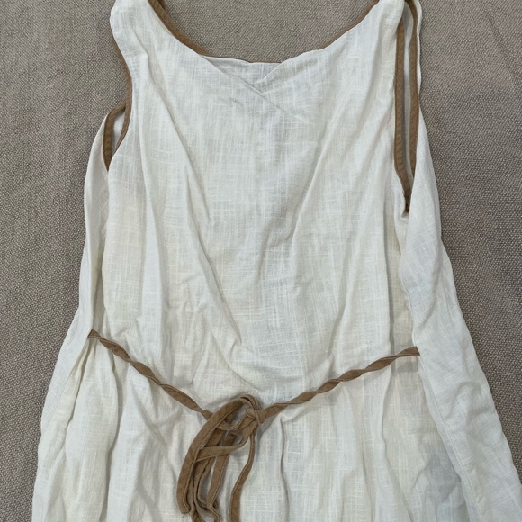 Sleeveless Button-Front Split Top - Picture 3 of 5